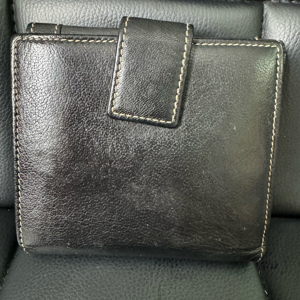 Gucci Capri French Flap Wallet - Picture 2 of 10